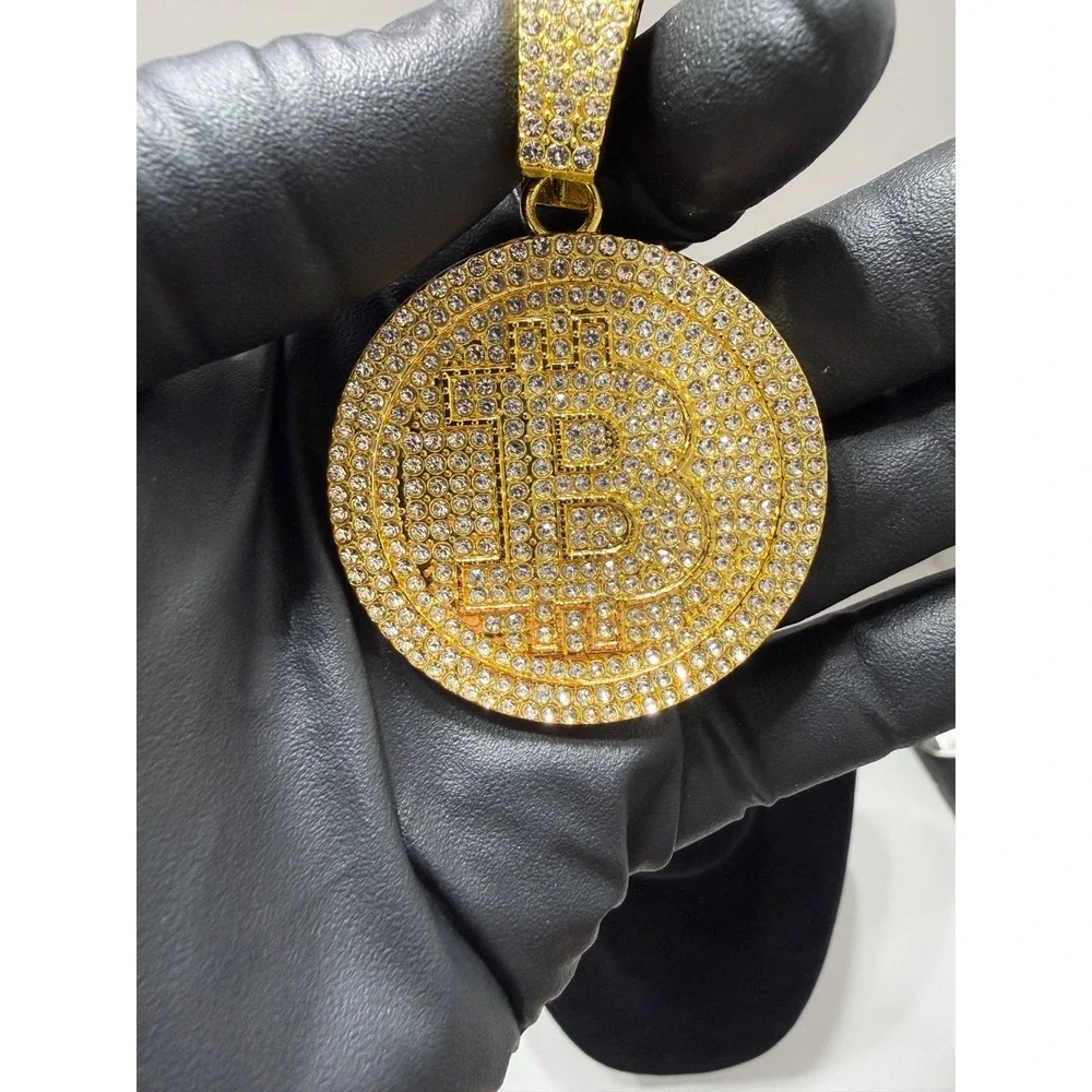 b circle pendant iced out vvscz 2inch